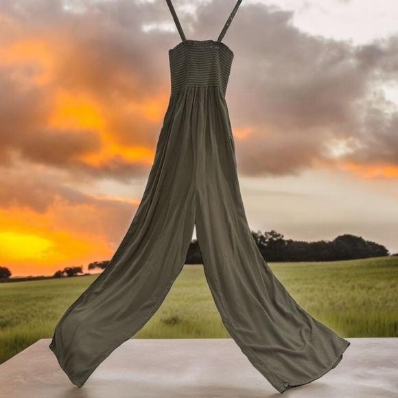 Michael Stars Maria Smocked Wide Leg
Jumpsuit. Olive green size large NWOT‎ - Picture 2 of 8